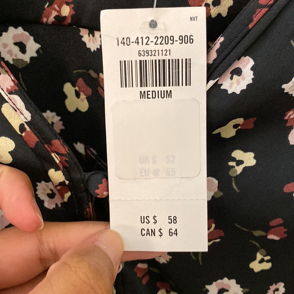 Abercrombie and Fitch Black Floral long sleeve crop top - Picture 5 of 6